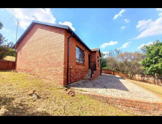 3 BEDROOM HOUSE FOR SALE IN DANVILLE EXT 5